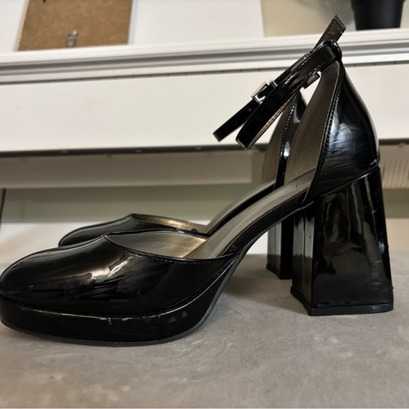 Worthington Black Closed Patent High Heels - Picture 7 of 8